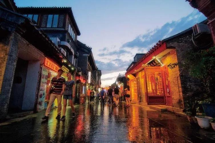 The East Hotel-Very Close To The Drum Tower,The Lama Temple,Houhai Bar Street,And The Forbidden City,There Are Many Old Beijing Traditional Hutongs Around The Hotel ,Experience The Culture Of Old Beijing Hutongs,Near Exit A Of Shichahai On Metro Line Exteriér fotografie