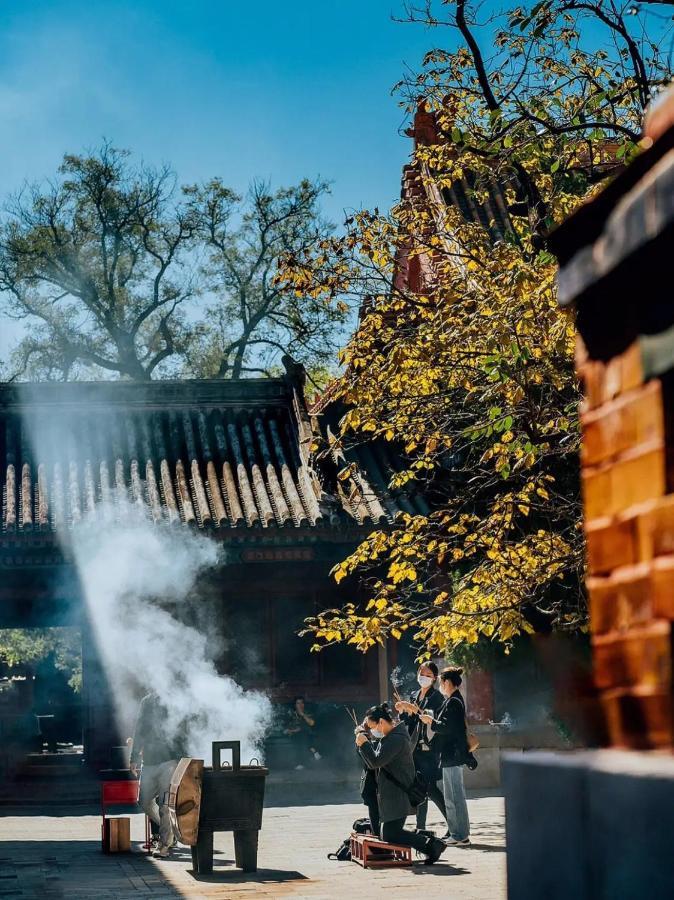 The East Hotel-Very Close To The Drum Tower,The Lama Temple,Houhai Bar Street,And The Forbidden City,There Are Many Old Beijing Traditional Hutongs Around The Hotel ,Experience The Culture Of Old Beijing Hutongs,Near Exit A Of Shichahai On Metro Line Exteriér fotografie