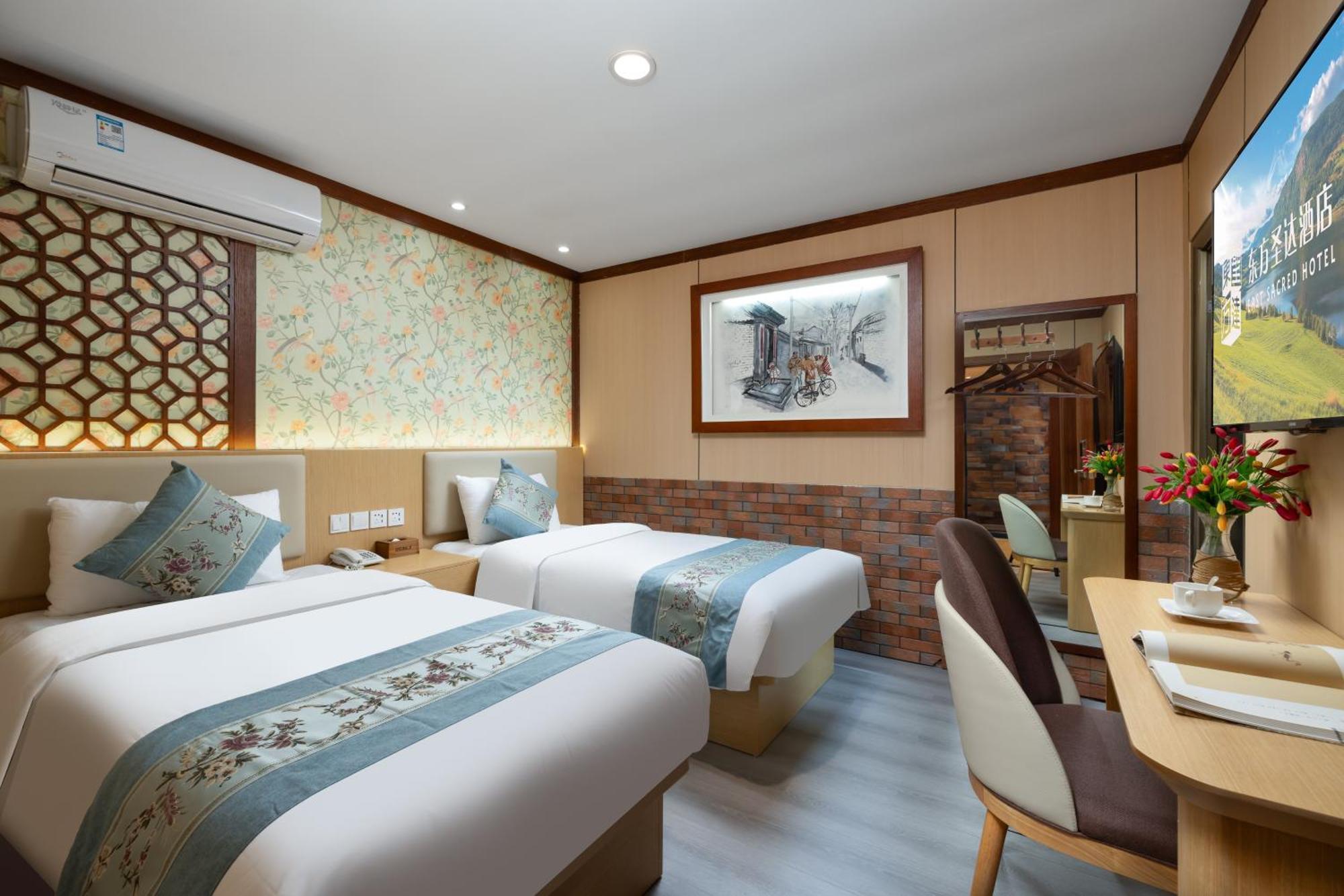 The East Hotel-Very Close To The Drum Tower,The Lama Temple,Houhai Bar Street,And The Forbidden City,There Are Many Old Beijing Traditional Hutongs Around The Hotel ,Experience The Culture Of Old Beijing Hutongs,Near Exit A Of Shichahai On Metro Line Exteriér fotografie