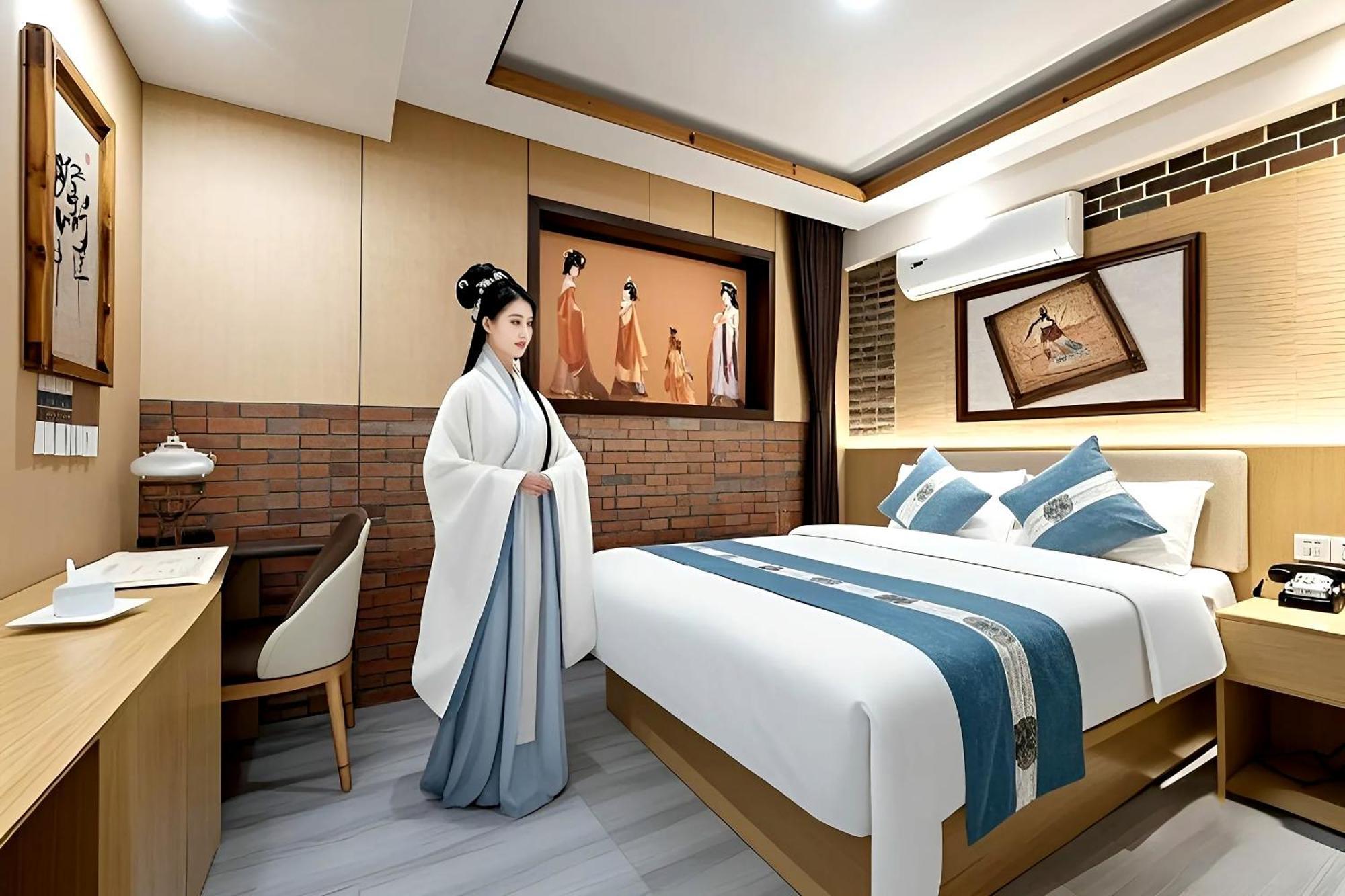 The East Hotel-Very Close To The Drum Tower,The Lama Temple,Houhai Bar Street,And The Forbidden City,There Are Many Old Beijing Traditional Hutongs Around The Hotel ,Experience The Culture Of Old Beijing Hutongs,Near Exit A Of Shichahai On Metro Line Exteriér fotografie